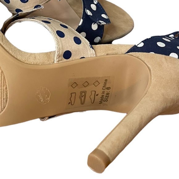 Polka Dot heels size 6 - Picture 5 of 7